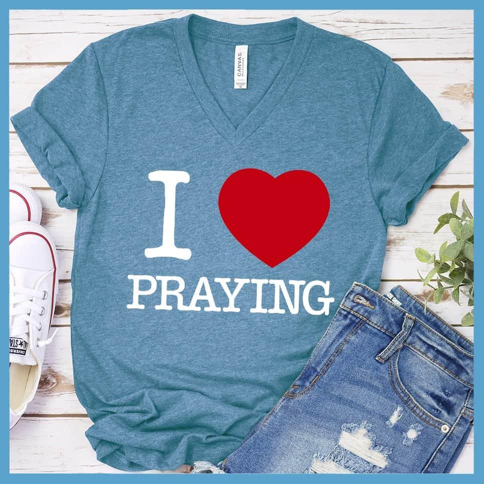 I Heart Praying Colored Print V-neck