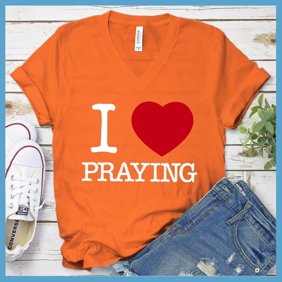 I Heart Praying Colored Print V-neck