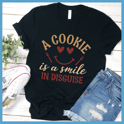 A Cookie Is A Smile In Disguise T-Shirt Colored Edition Black - Cheerful t-shirt with quote about cookies and happiness, ideal for bakers and style enthusiasts.
