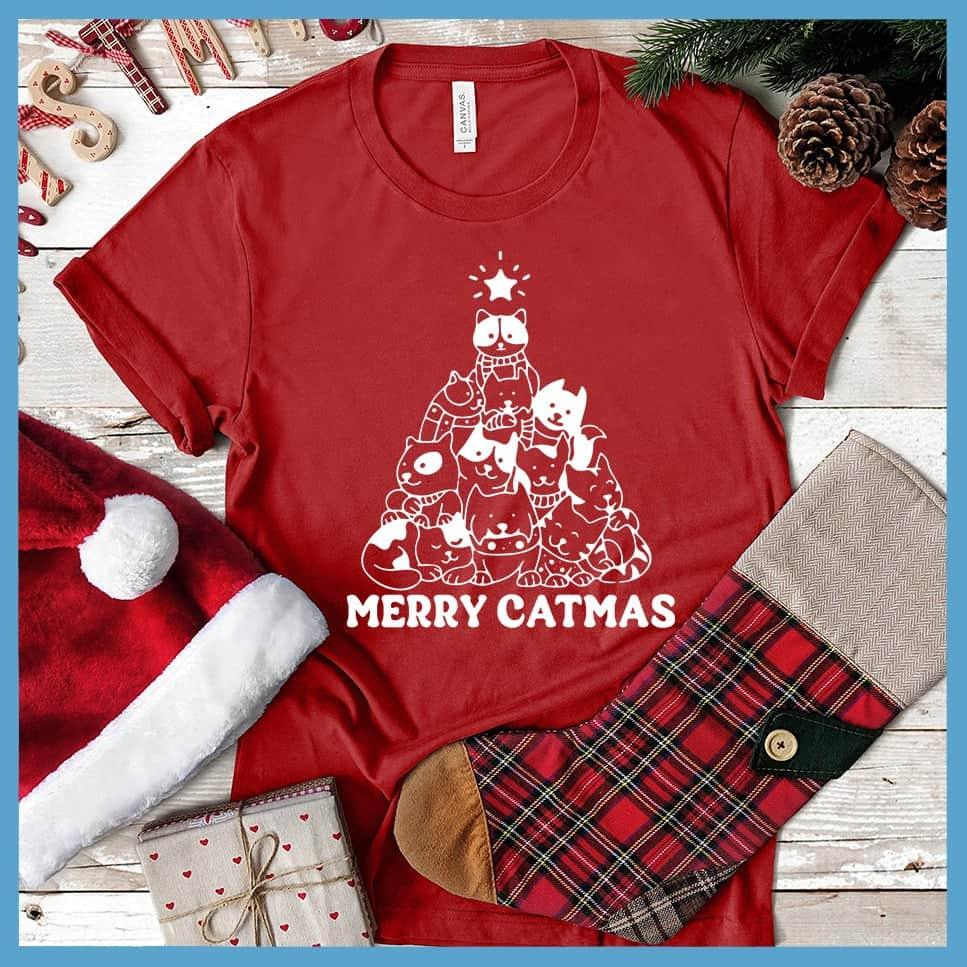 Merry Catmas T-Shirt Canvas Red - Graphic tee with cute cats in Christmas tree formation and 'Merry Catmas' text